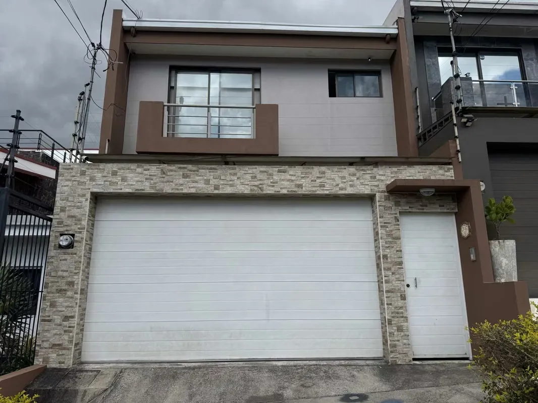 FOR SALE HOUSE IN OMEGA TRES RIOS