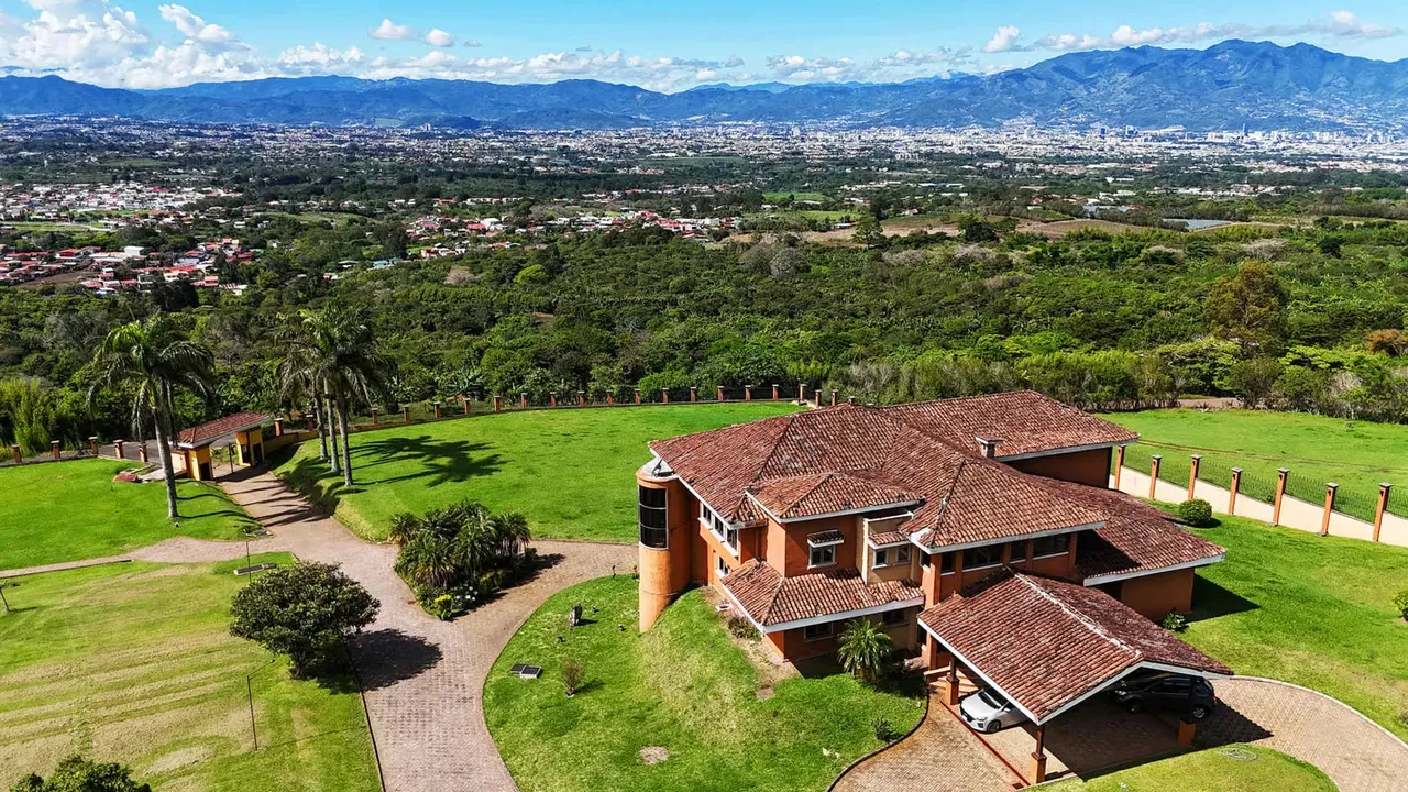Luxury Furnished Home for Sale in San Isidro, Heredia (FB)