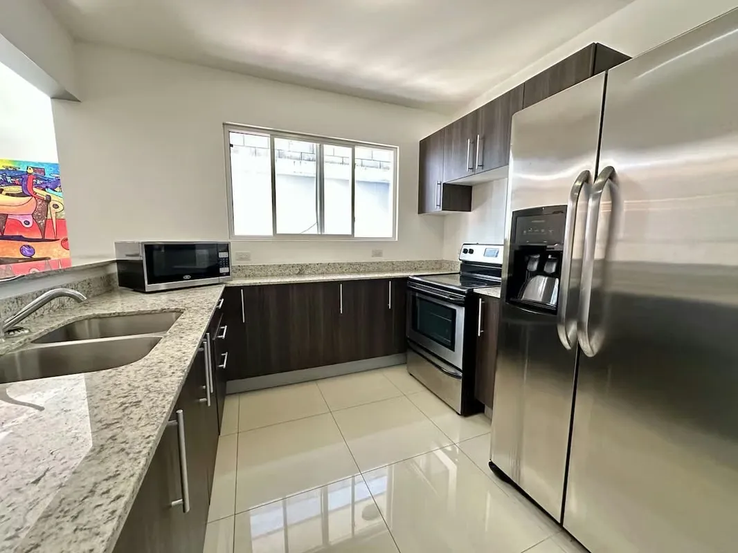 ALQUILER DE CASA EN CONDOMINIO CON LINEA BLANCA O AMUEBLADA EN SAN ANTONIO, ESCAZU