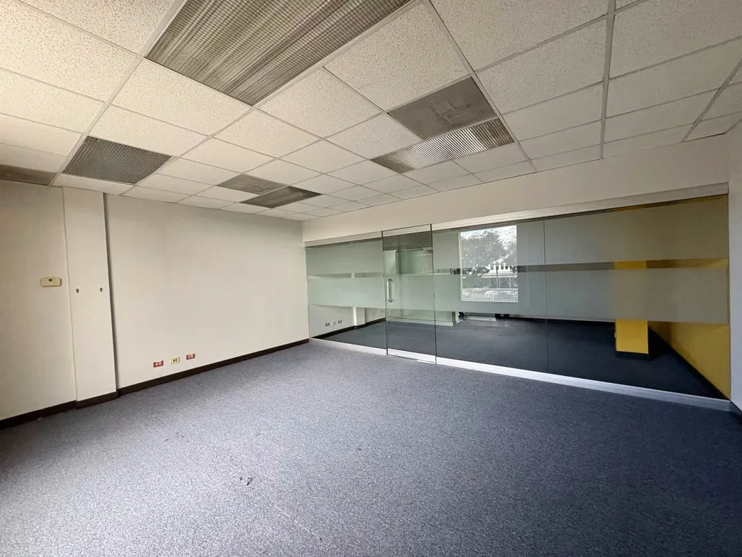 Office for Rent 100 m² Corporate Center - Rohrmoser, Pavas