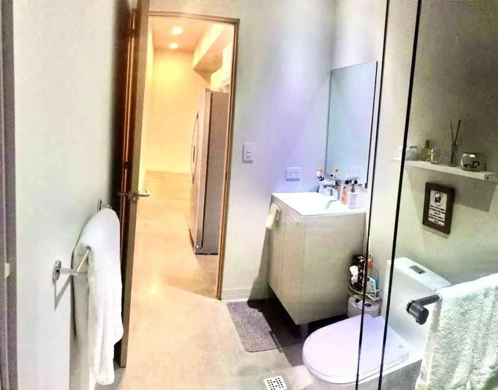 Experience the best of urban living in San José’s most iconic and sought-after tower: URBN Escalante. This is not your standard 1-bedroom unit; with 64 m² (689 sq. ft.) of habitable ... — photo 5