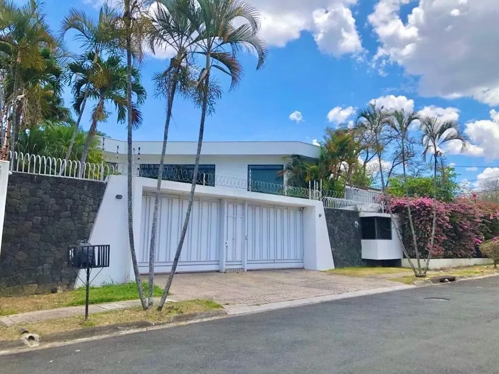 Casa de Lujo con Piscina, Jardín, y Área de Fiestas | Rohrmoser - 1370m2 Terreno