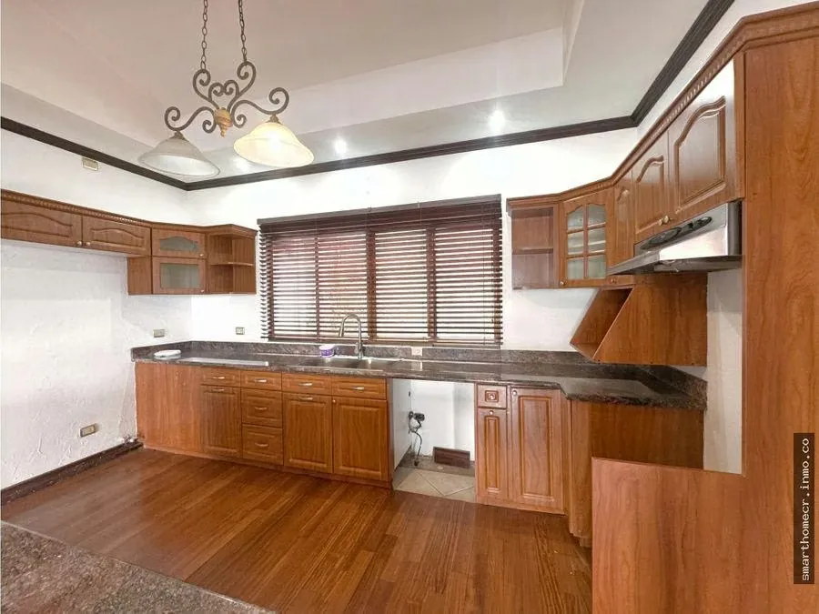 Beautiful single-story home with spacious interiors, excellent natural light, and a prime location near Multiplaza, Route 27, and Distrito 4. ...