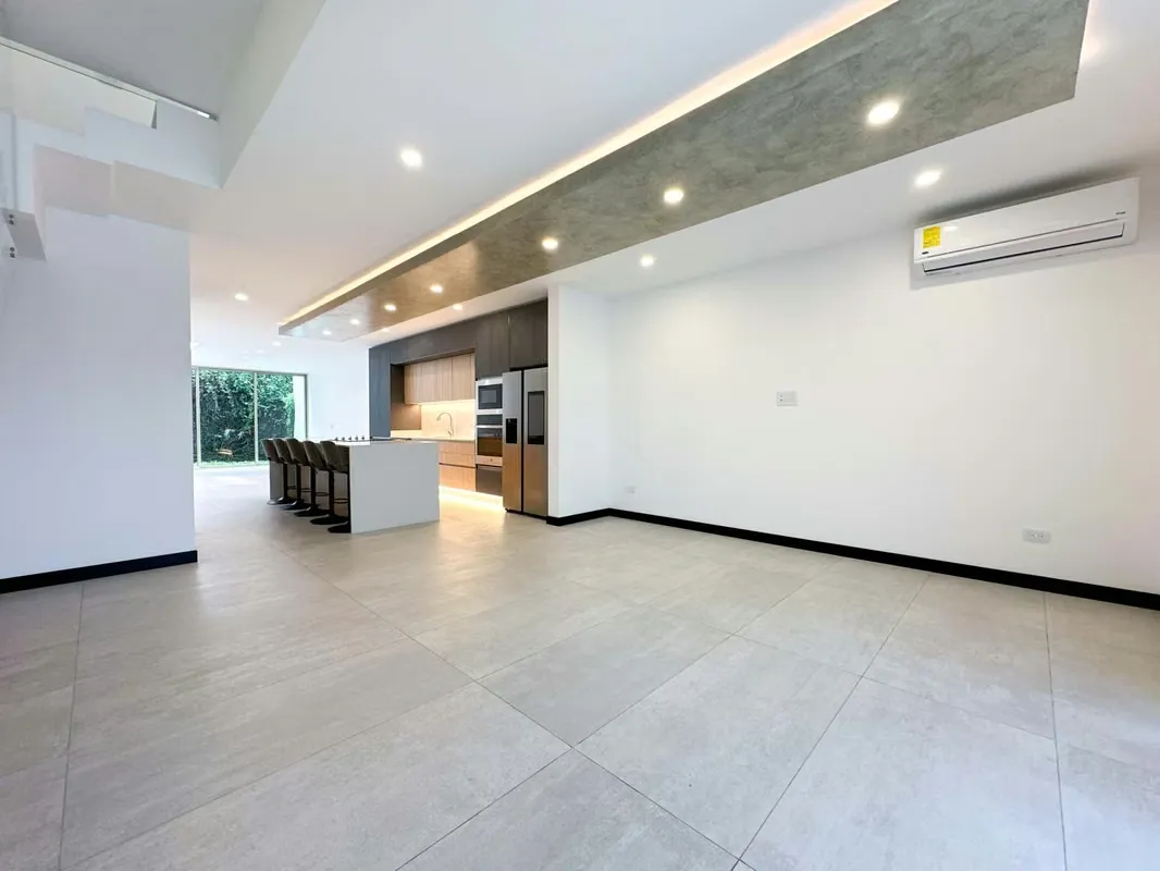 New home for rent with incredible views, located in Escazú
