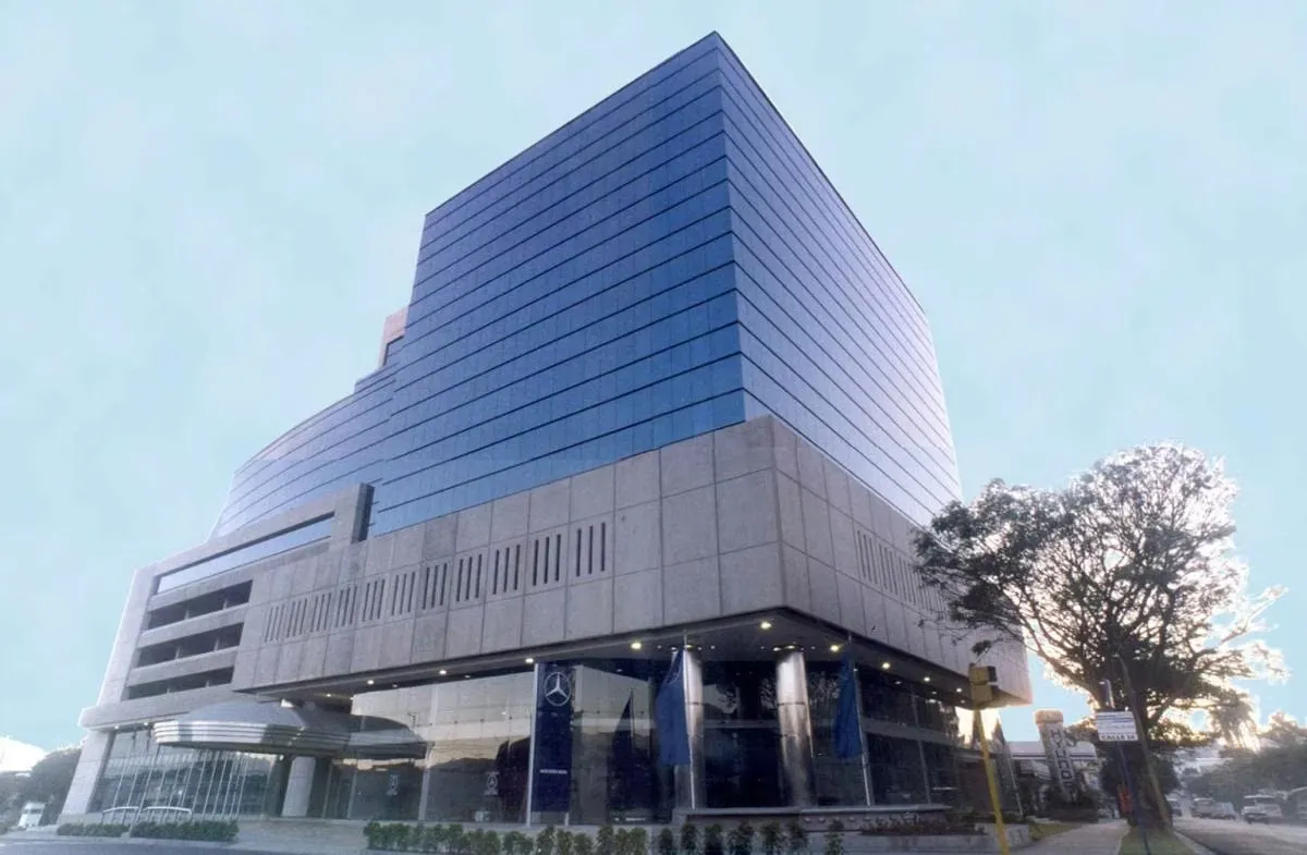 98 m² commercial space for lease, located on the ground floor of the prestigious Torre Mercedes, with direct exposure to Paseo Colón, one of San José’s highest vehicular and ... — photo 3