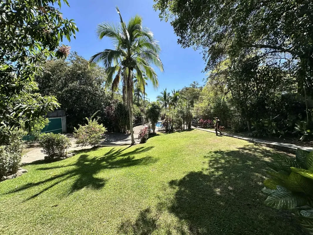 Sale Country Estate w/Pool and 5 Houses, Residential–Tourist Zoning (FAU)