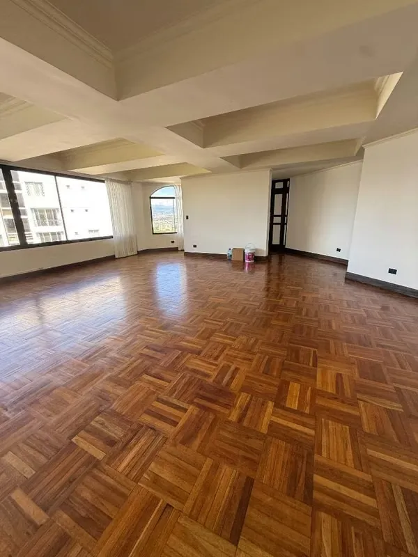 Apartamento grande con Vista por La Paco Escazú