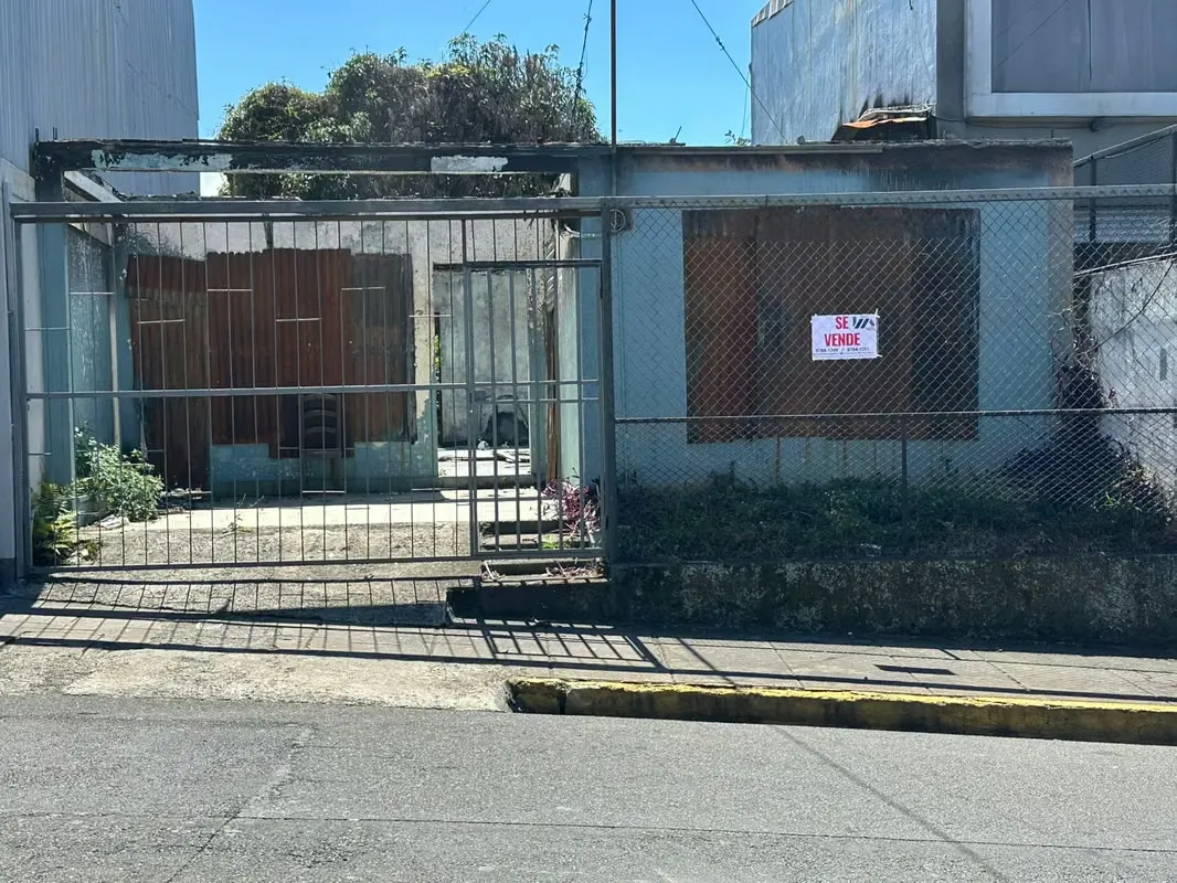 Make your dream come true, build your home or make your investment project to build premises or apartments, the lot has use of mixed floor, place with ...