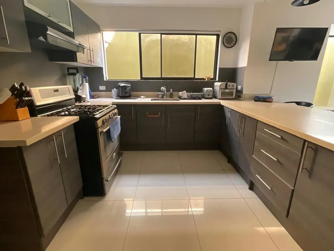 Spacious and comfortable two-story house located in Almería Condominium, ideal for families looking for a well-distributed home ...