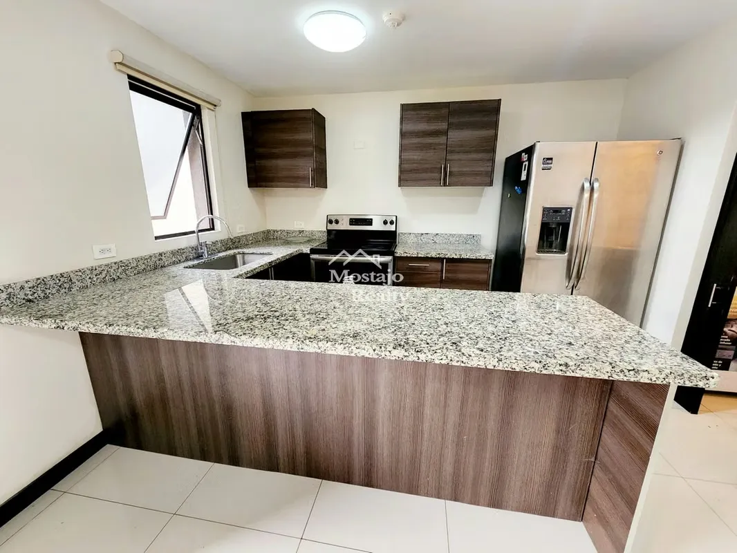 Impecable y precioso apartamento en primera planta, con 119m2 de construcción (parqueo 29m2)