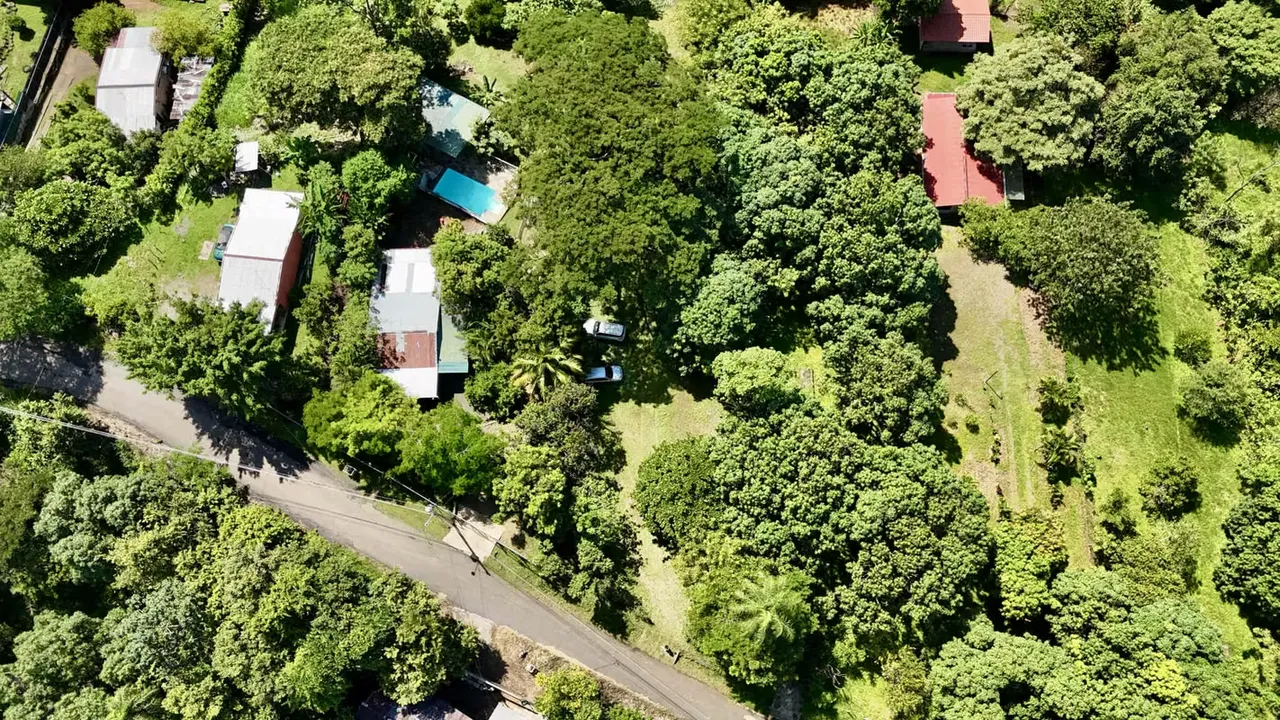 Terreno en Venta en Orotina – 2054 m² cerca de Ruta 27, rodeado de naturaleza