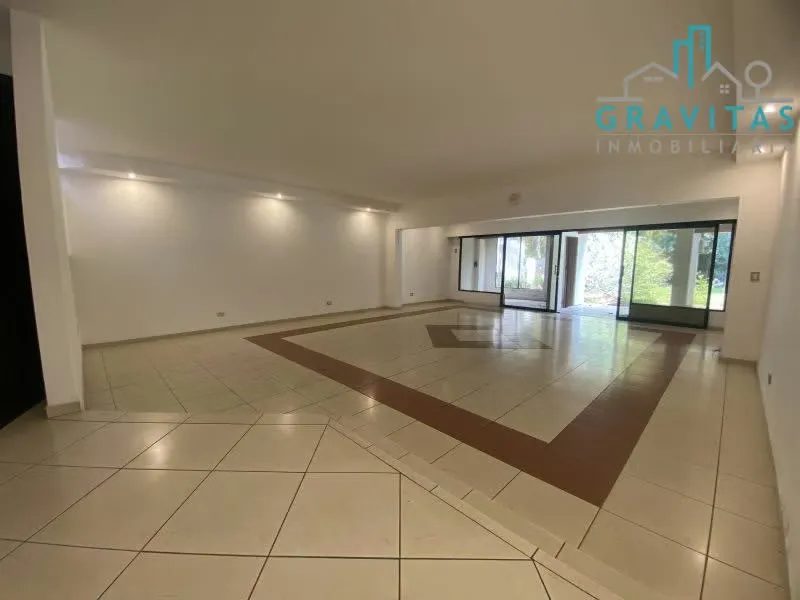 Venta de casa en Escazú | 640 m2 | Con piscina y apartamento | F 513