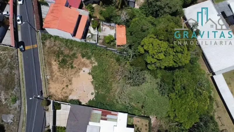 Lot for sale in Curridabat, 1,211 m2, ideal for a house or apartments.
