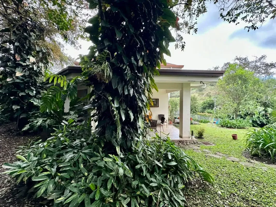 Oportunidad única! Gran casa en condominio en Escazú