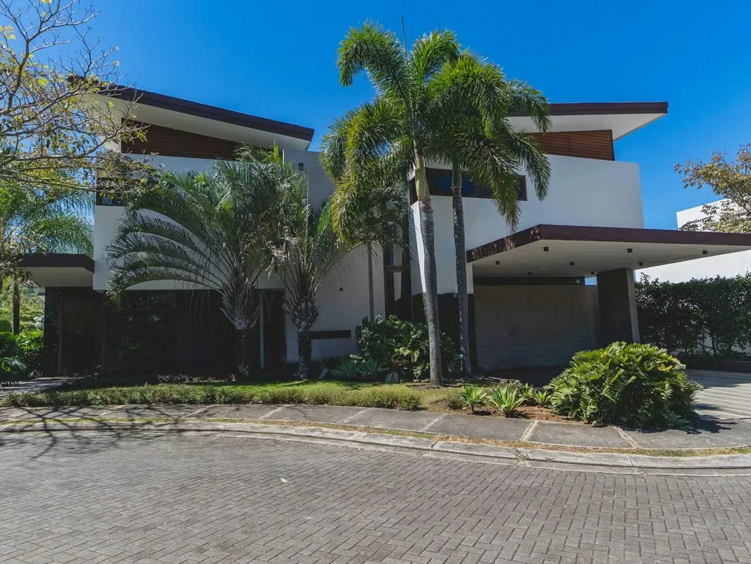 VENTA DE CASA DE LUJO EN CONDOMINIO EN RIO ORO
