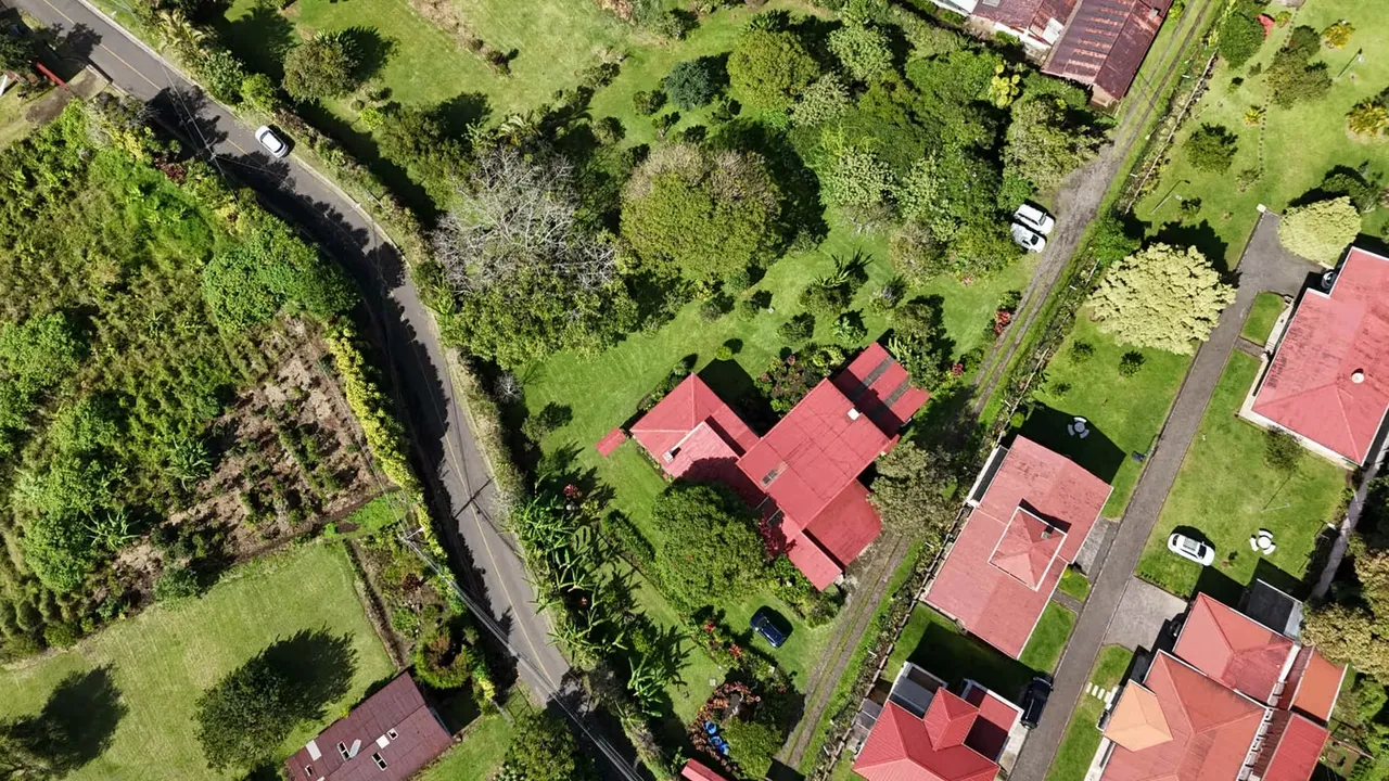 Quinta de 14,000 m² en San Isidro de Heredia – Oportunidad de Inversión con Ingresos Activos