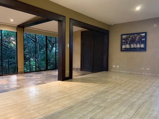 Casa en Alquiler en Guachipelín | 220 m² | 3 Habitaciones | Terraza, Oficina Independiente