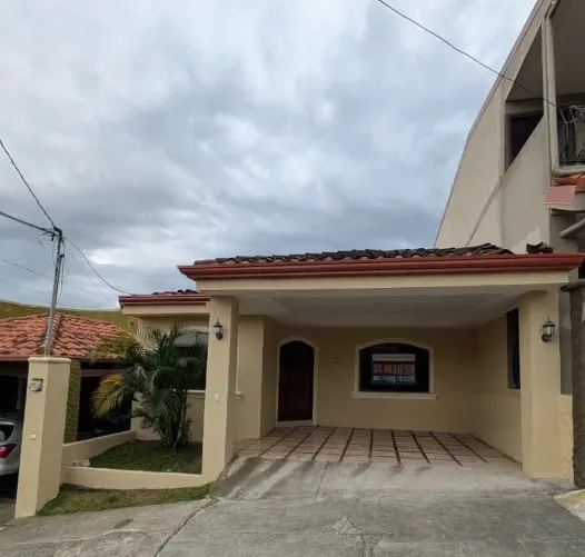 SE ALQUILA CASA EN CONDOMINIO SAN AGUSTÍN – HEREDIA 13M RECIEN REMODELADA para entrega aproximadamente 15 de julio se puede reservar con deposito de garantía.
