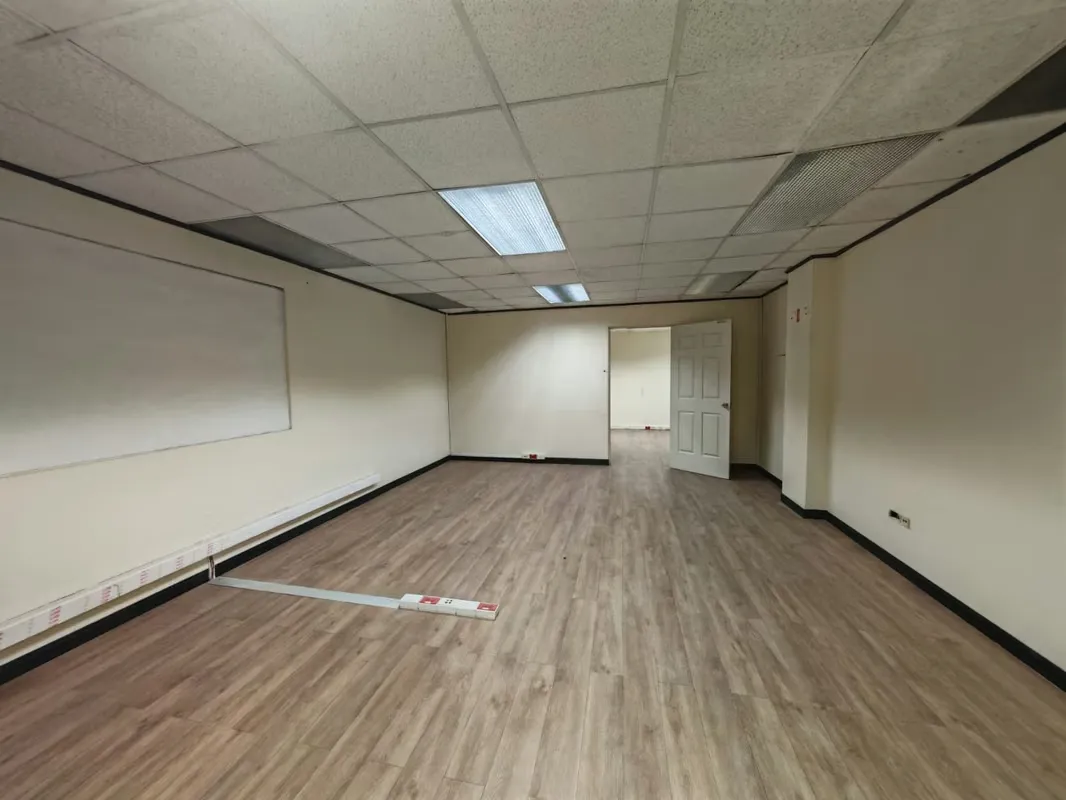 Estas oficinas cuentan con una ubicación privilegiada al estar cerca de núcleos comerciales y laborales muy importantes de la capital. — photo 4
