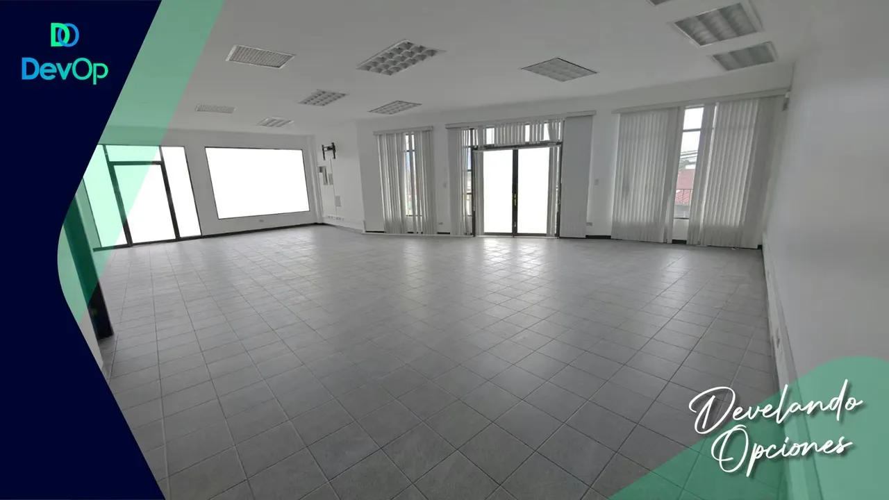 COMMERCIAL BUILDING FOR SALE IN DESAMPARADOS