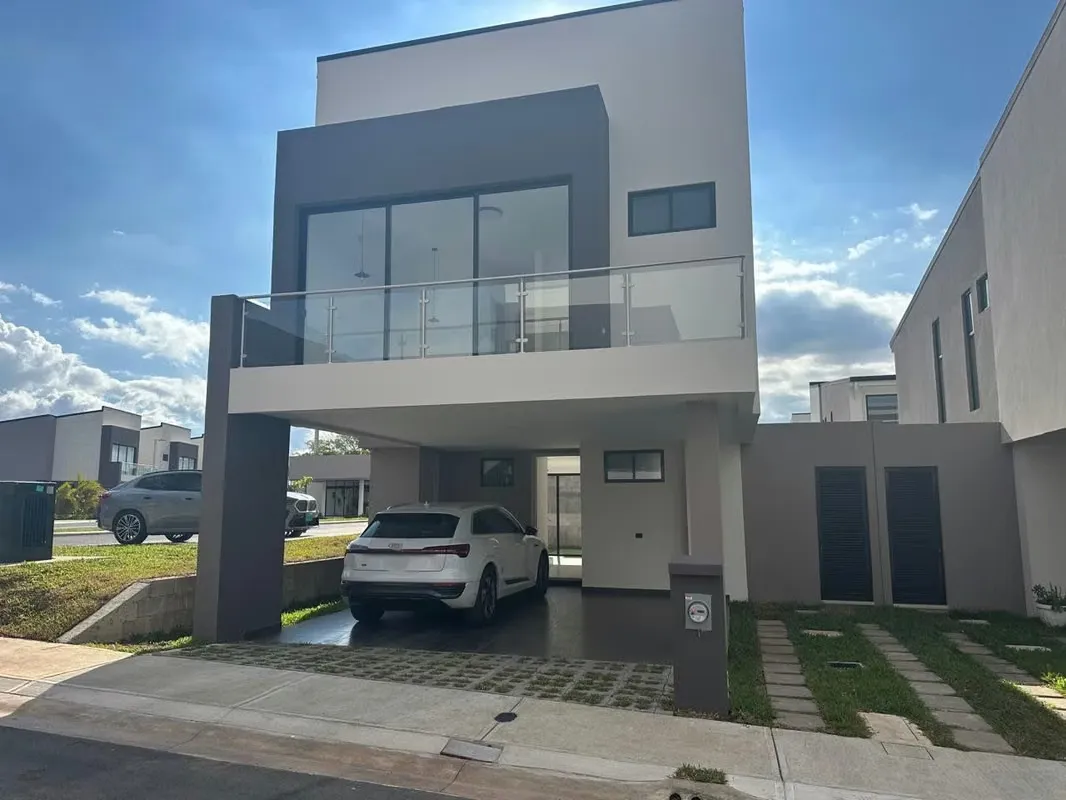Oportunidad:  Alquiler de casa para estrenar en Condominio Lindora Village, Pozos Santa Ana