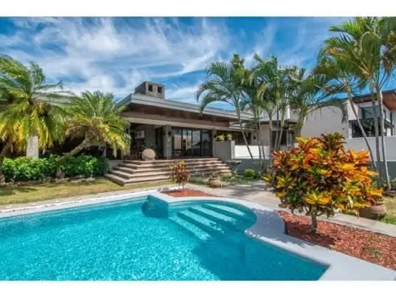 VENTA DE CASA DE LUJO CON DOS APARTAMENTOS Y PISCINA, HEREDIA, PARQUE RESIDENCIAL CARIARI - 9722829