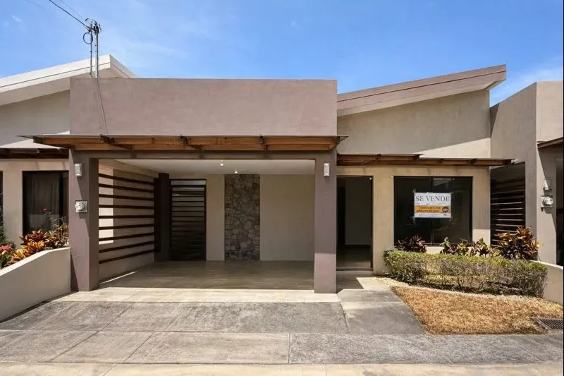 SINGLE-STORY HOME FOR SALE IN LOS HIGUERONES CONDOMINIUM, ALAJUELA*