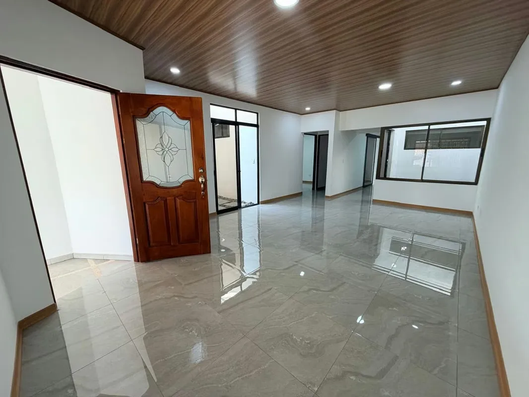 House for Sale in San Francisco, Near Oxígeno Mall