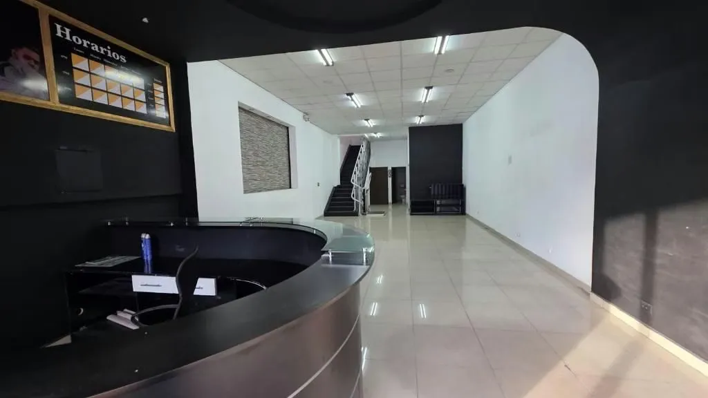 First floor (above main street): 88 meters to street + 155.4 square meters that can be used for ...