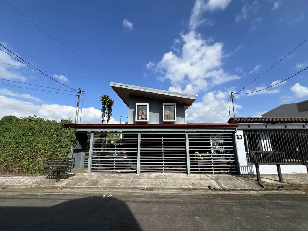 Se Vende Complejo de 3 Apartamentos Residencial en San Ramón