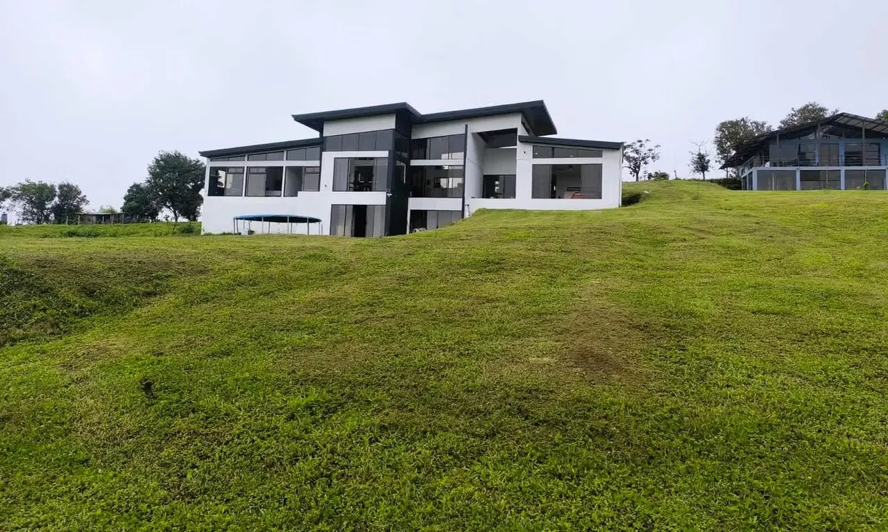 Casa SERENIDAD en Coronado – 10.000 m² | Colinda con río