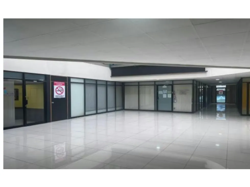 Oficinas en alquiler en Plaza comercial. PC9648003