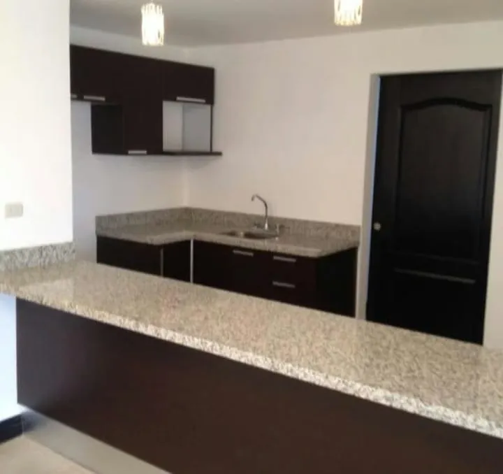 Se vende apartamento en Condominio Torres del Sol,Tres Ríos