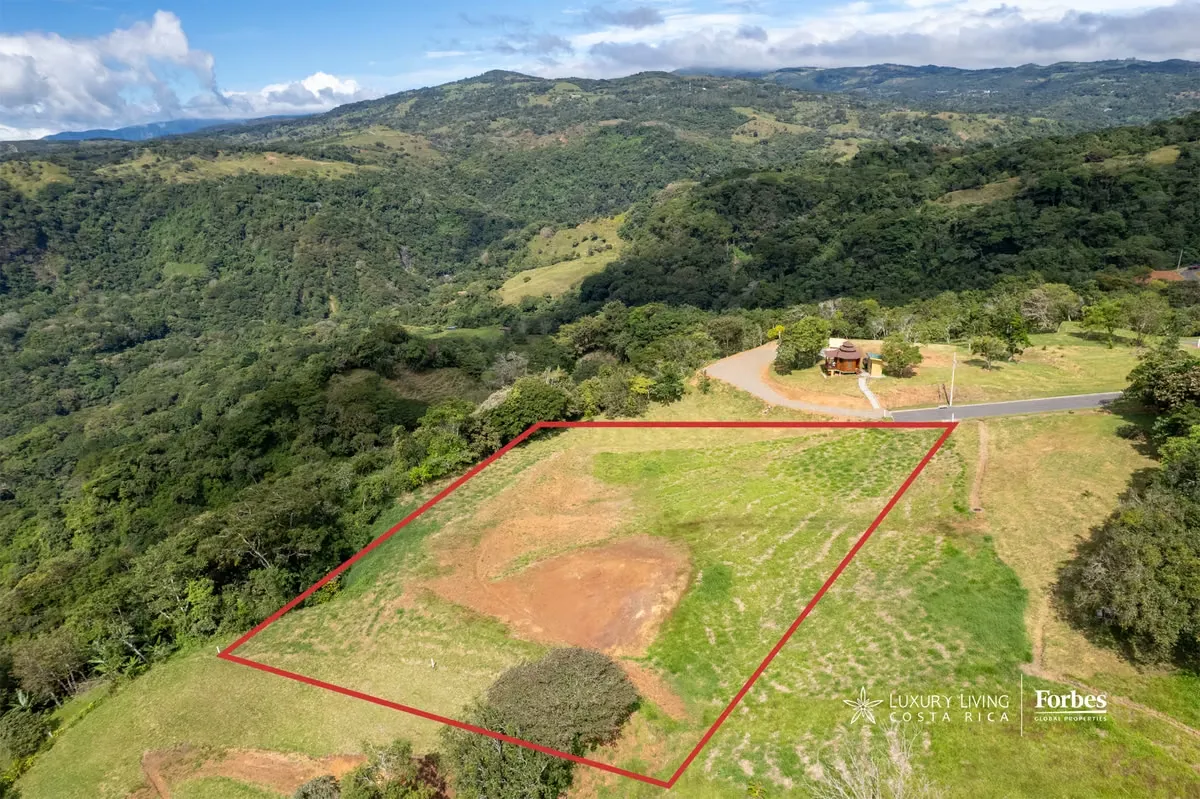 Located in the district of Santiago de San Ramón, in the Magallanes area, this quinta in San Ramón with panoramic views stands out for its beautiful natural ...
