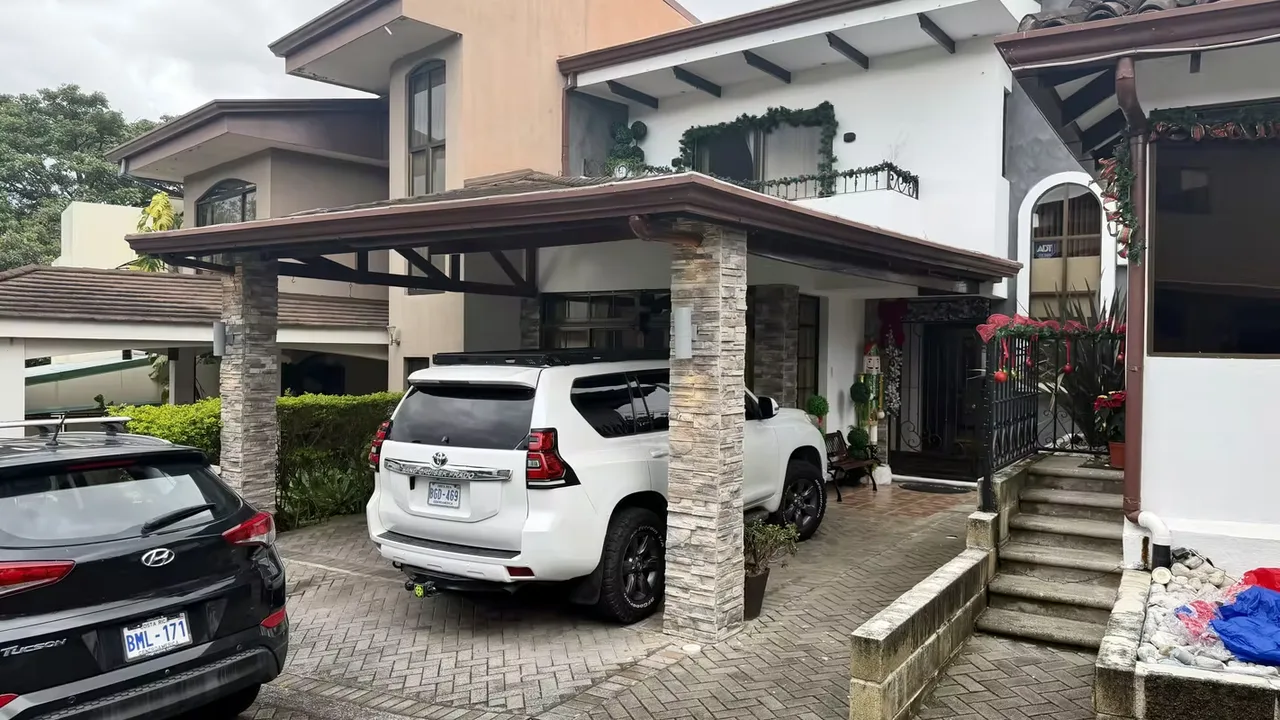 HOUSE FOR SALE – DESAMPARADOS, SAN ANTONIO Buena Vista Condominium