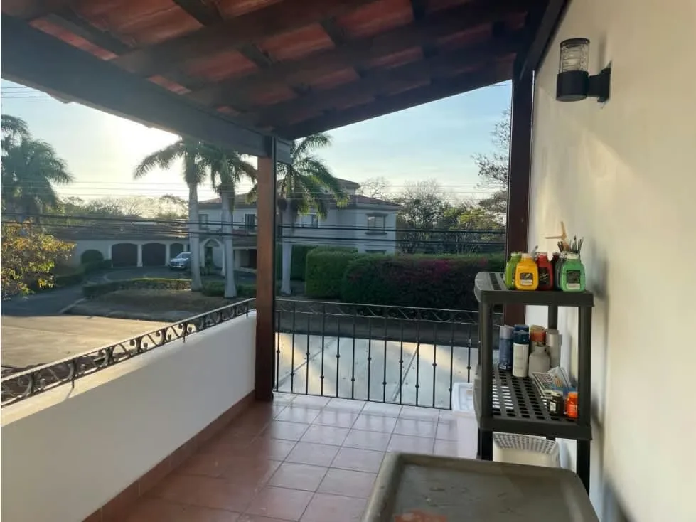 Ubicada en el exclusivo residencial Valle del Sol, esta espectacular casa de lujo ...