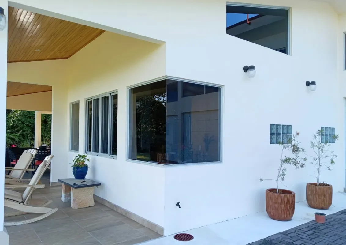 Casa de Lujo con Jardín y Vista Panorámica en Grecia