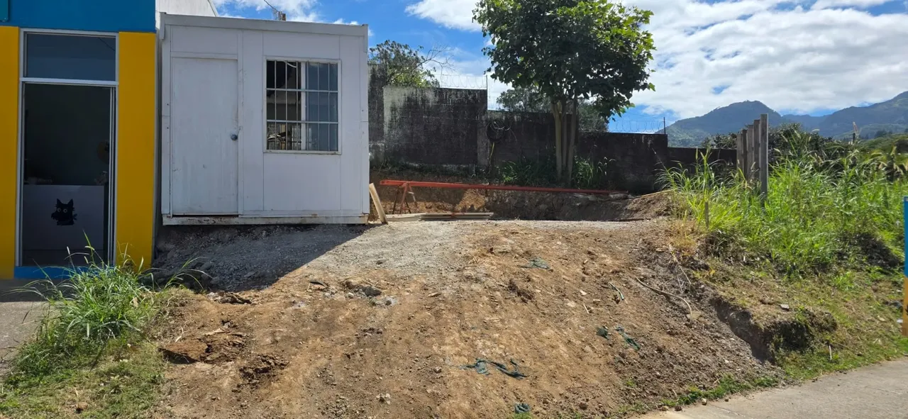 Venta de local comercial con espacio para construir otro local, Bello Horizonte, 5927