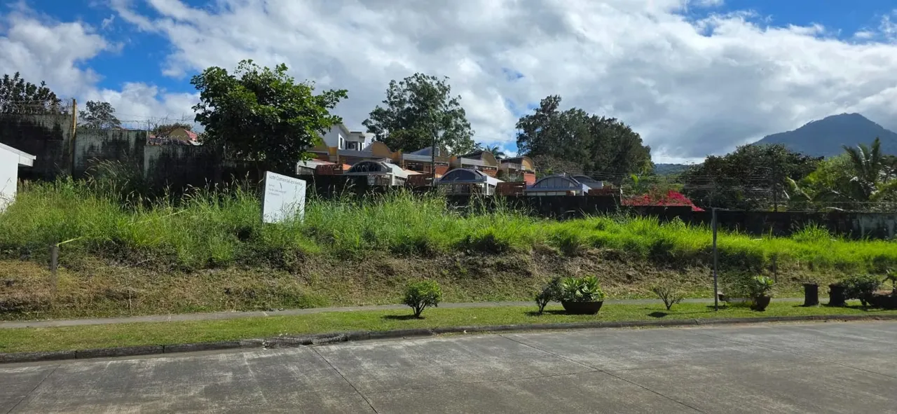 Commercial lot for sale within a residential area, Bello Horizonte, 5926