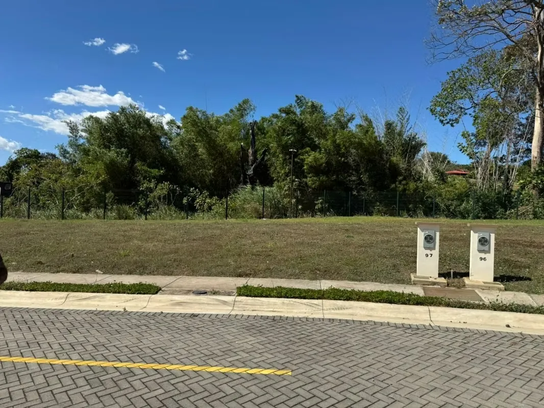 Venta de Lote en Condominio Dulúa en Grecia Alajuela