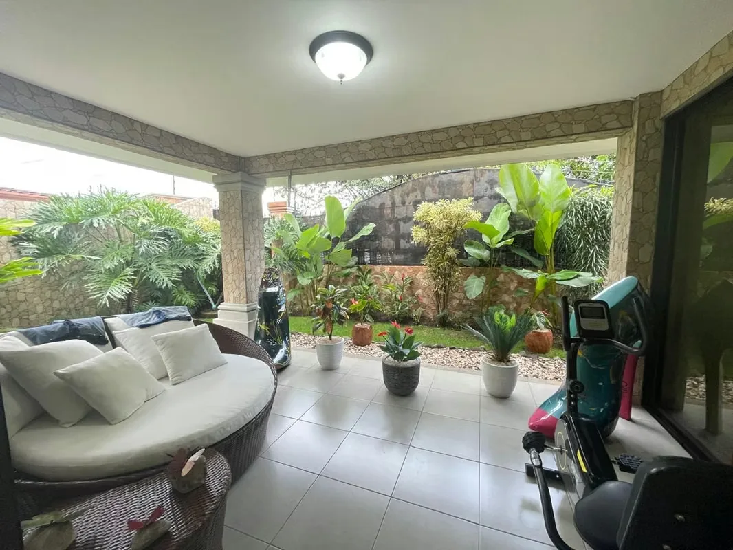 For Sale: House in Gated Community in Guachipelin South