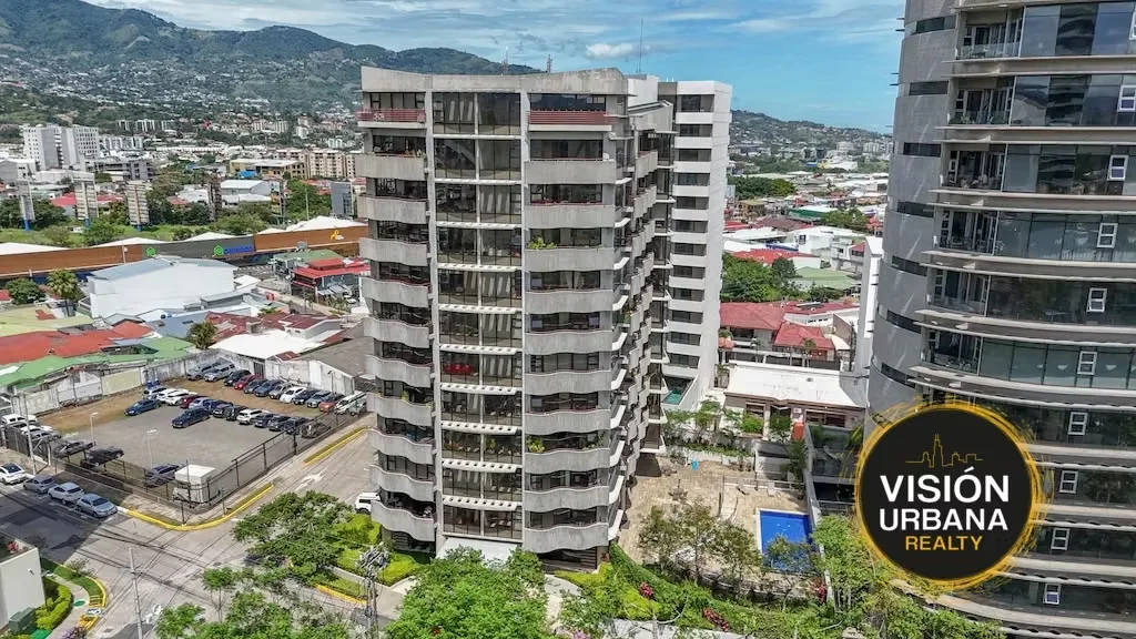 Located in one of the most exclusive areas of western San José, this spectacular single-level apartment on the 9th floor ... — photo 2