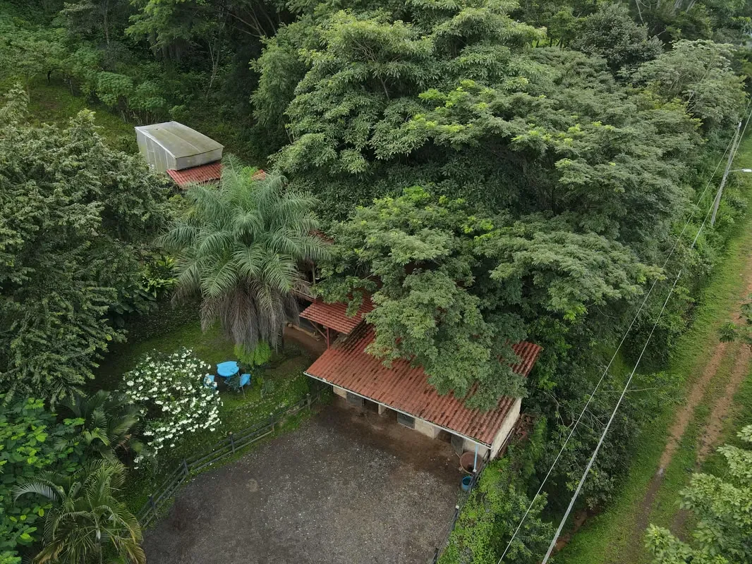 It is sold potential property of 5,018.39 m ² located in San Pedro de Turrubaras, within a private residential with electric gate. Ideal for those who ... — photo 3