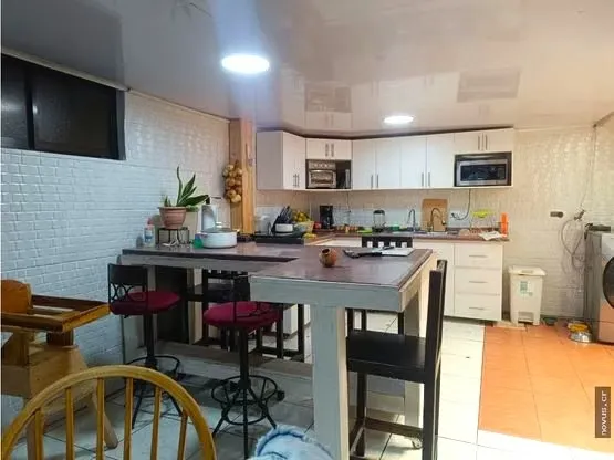 La casa esta ubicada en Urb El Roble en San Rafael de Montes de Oca. Residencial con control de acceso y aguja. — photo 4