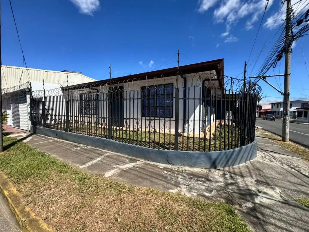 Venta de casa en Urbanización Palo Grande en Desamparados Centro -EU