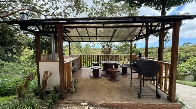Beautiful Mountain Property for Sale in Bajo La Hondura — photo 4