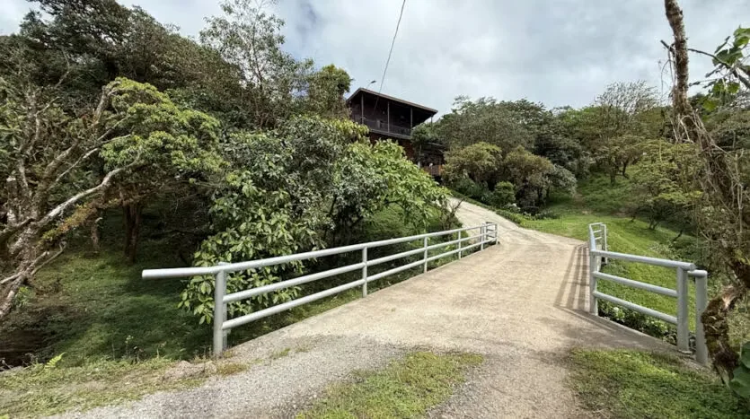 Beautiful Mountain Property for Sale in Bajo La Hondura — photo 5