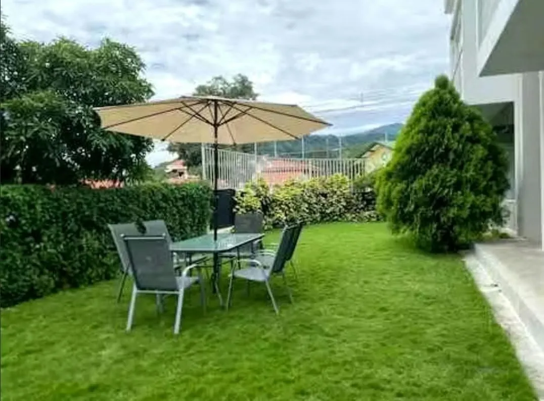 Venta de Casa Moderna en Santa Ana, Río Oro con Jardín Amplio