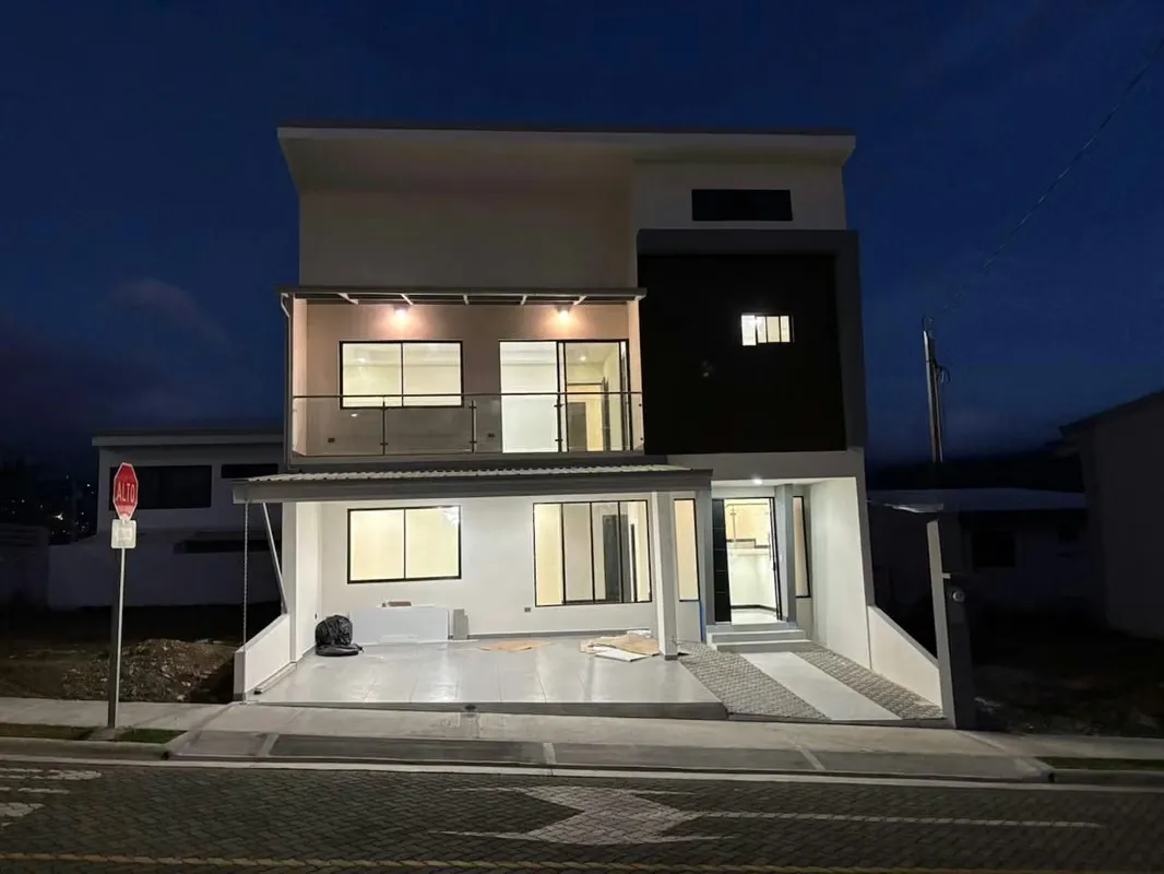 Venta de casa contemporánea con vistas impresionantes - Condominio Acqua 5930