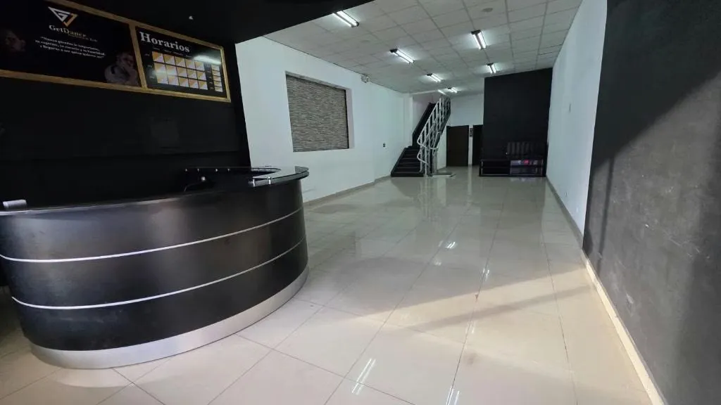 SE ALQUILA AMPLIO LOCAL COMERCIAL EN ROHRMOSER